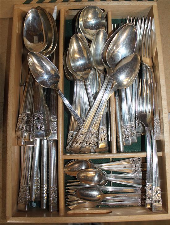 Part canteen of modern plated cutlery